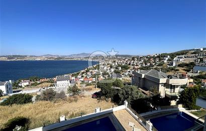 YENİ FOÇA'DA EŞSİZ MANZARALI MÜSTAKİL 4+1 TRİPLEX VİLLA