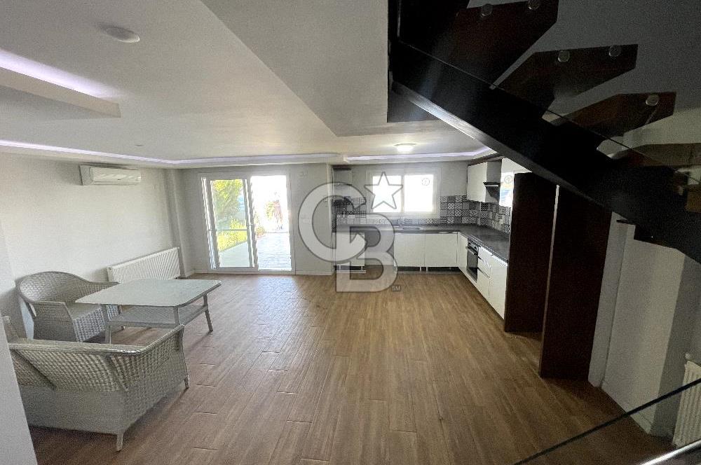 YENİ FOÇA'DA EŞSİZ MANZARALI MÜSTAKİL 4+1 TRİPLEX VİLLA