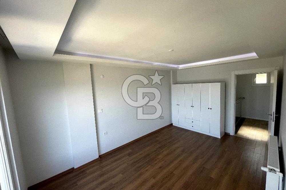 YENİ FOÇA'DA EŞSİZ MANZARALI MÜSTAKİL 4+1 TRİPLEX VİLLA