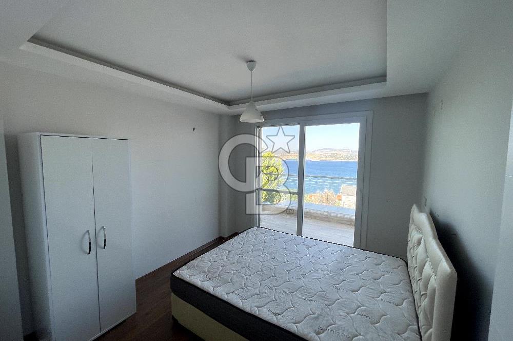 YENİ FOÇA'DA EŞSİZ MANZARALI MÜSTAKİL 4+1 TRİPLEX VİLLA