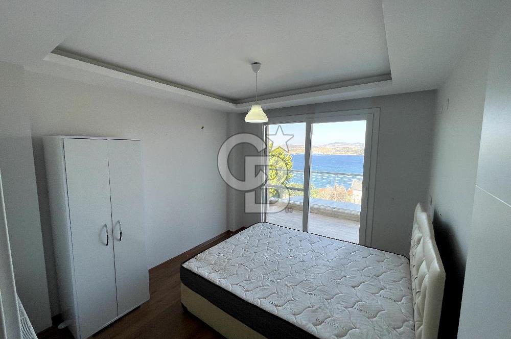 YENİ FOÇA'DA EŞSİZ MANZARALI MÜSTAKİL 4+1 TRİPLEX VİLLA