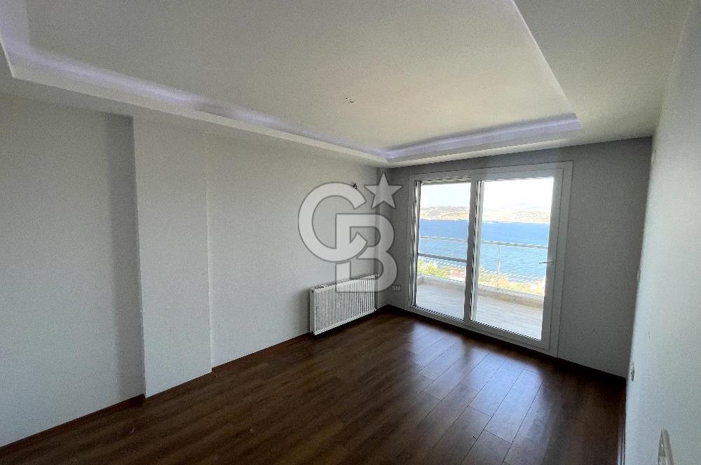 YENİ FOÇA'DA EŞSİZ MANZARALI MÜSTAKİL 4+1 TRİPLEX VİLLA