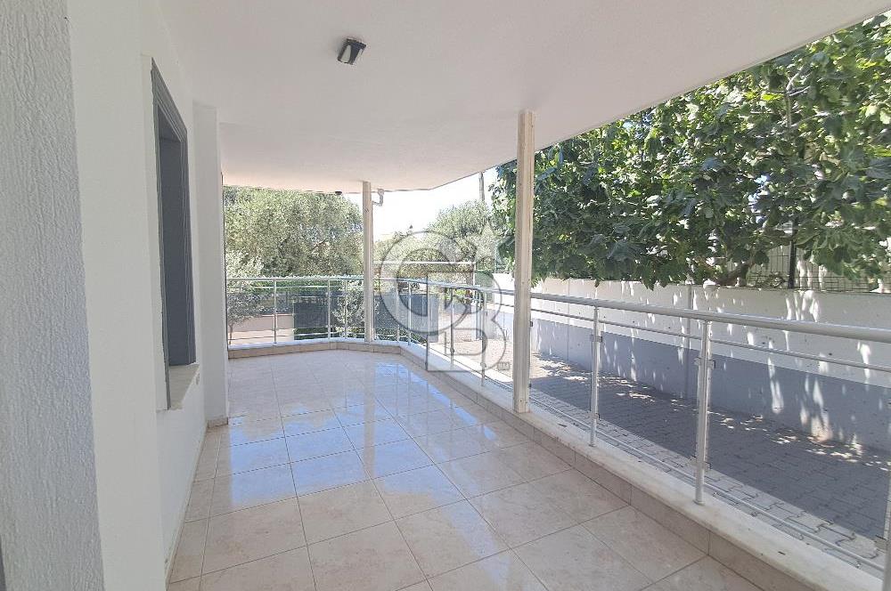Didim Akbük'de Deniz Manzaralı Bahçeli Teraslı Villa