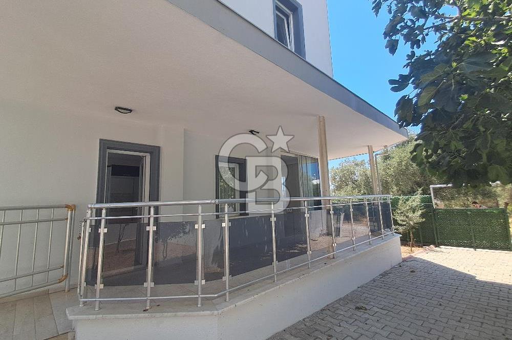 Didim Akbük'de Deniz Manzaralı Bahçeli Teraslı Villa