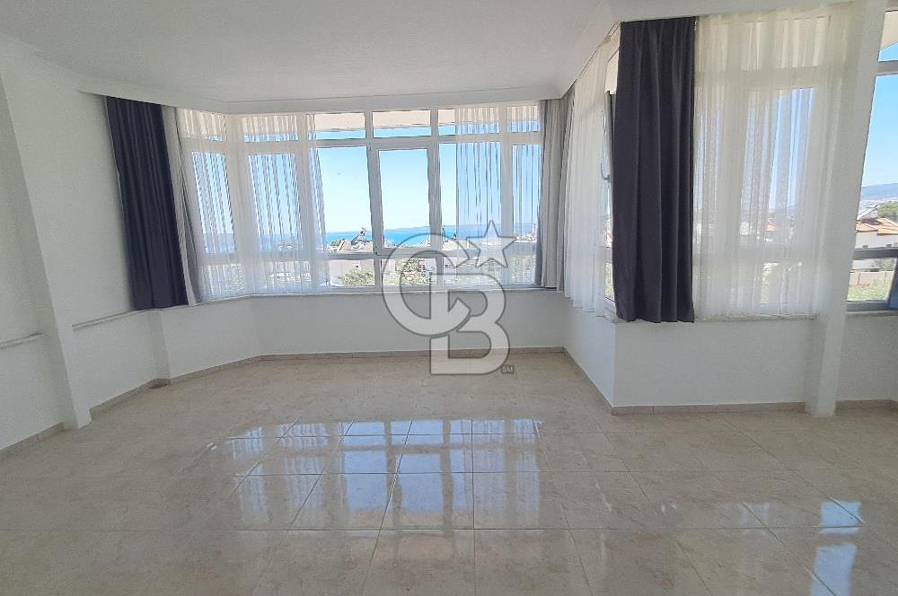 Didim Akbük'de Deniz Manzaralı Bahçeli Teraslı Villa