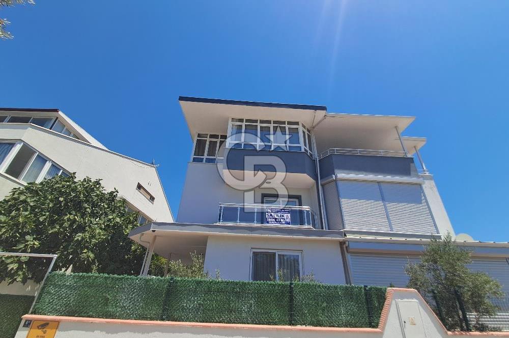 Didim Akbük'de Deniz Manzaralı Bahçeli Teraslı Villa