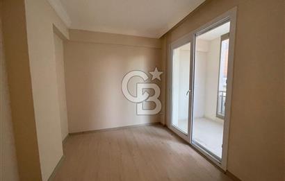SEYREK’TE CAM BALKONLU CADDEÜSTÜ 2+1 ARAKAT KİRALIK DAİRE