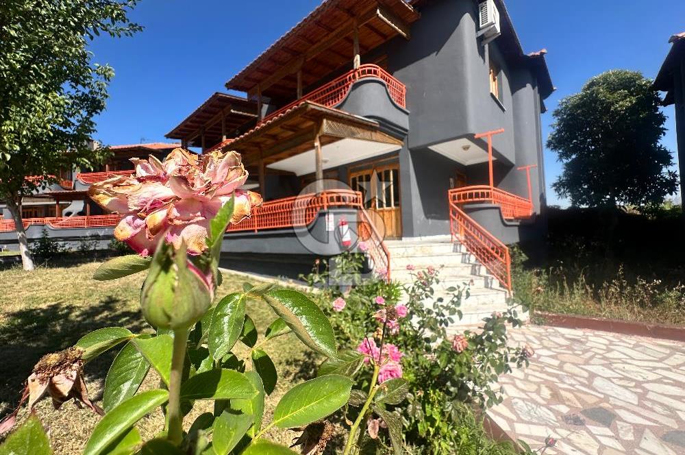 Manisa Salihli Adala’da Havuzlu Site İçinde Satılık 3+1 Dubleks Villa