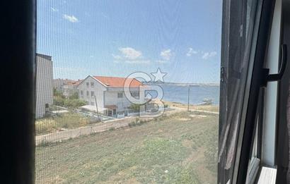 ÇANAKKALE ÇARDAK'TA DENİZ MANZARALI FULL EŞYALI 1+1 KİRALIK DAİRE