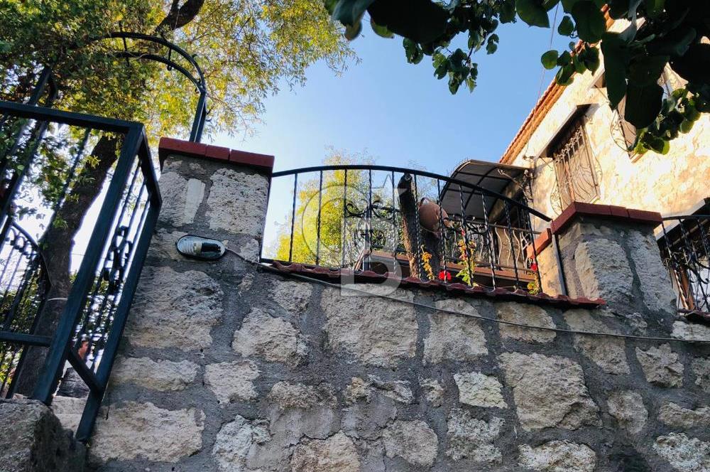 ALİAĞA AŞAĞIŞAKRAN'DA DENİZ MANZARALI TARİHİ TAŞ DUBLEKS EV