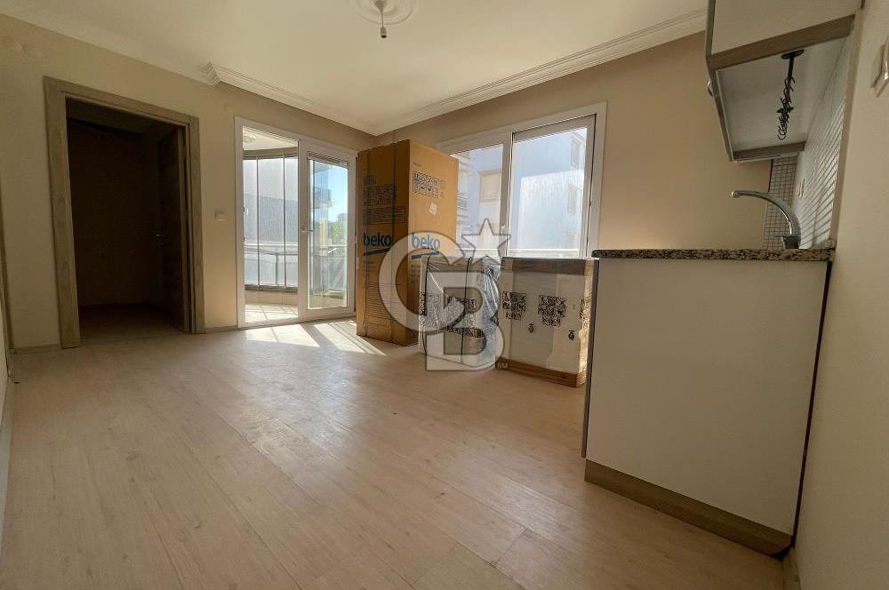 SEYREK’TE CAM BALKONLU CADDEÜSTÜ 2+1 ARAKAT KİRALIK DAİRE