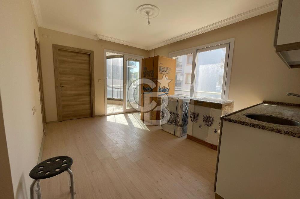 SEYREK’TE CAM BALKONLU CADDEÜSTÜ 2+1 ARAKAT KİRALIK DAİRE