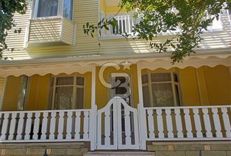 🏡 Balıkesir Edremit Narlı’da Havuzlu Sitede Geniş Tripleks Villa