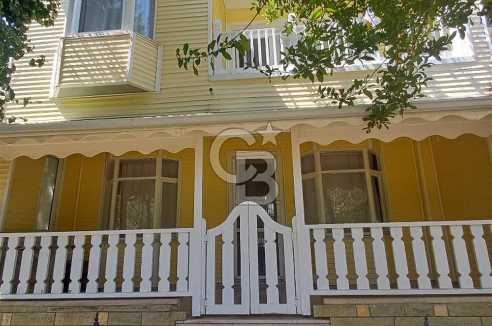 🏡 Balıkesir Edremit Narlı’da Havuzlu Sitede Geniş Tripleks Villa