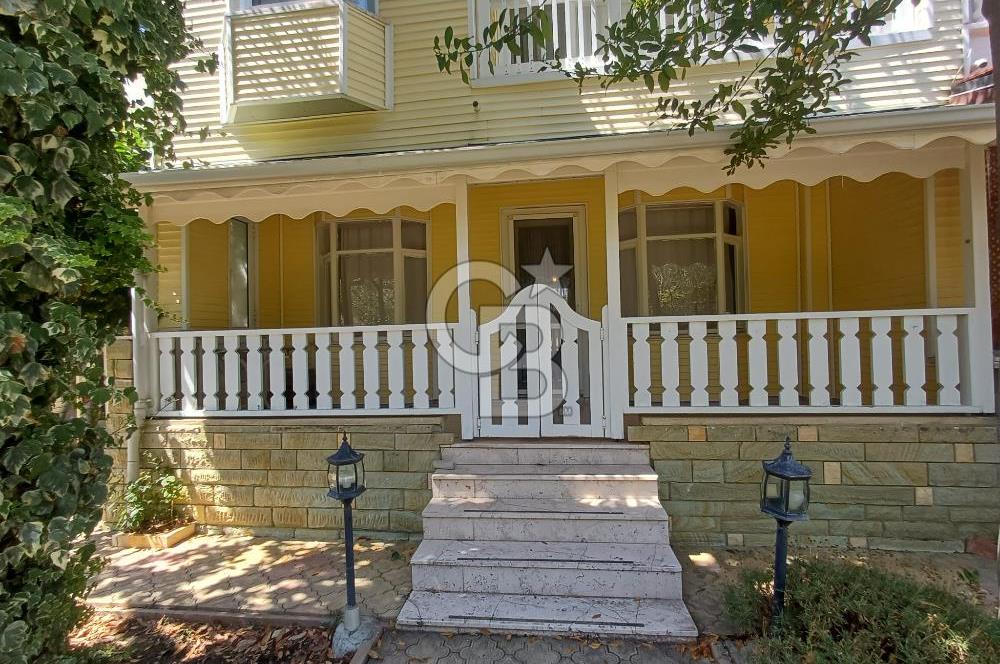 🏡 Balıkesir Edremit Narlı’da Havuzlu Sitede Geniş Tripleks Villa