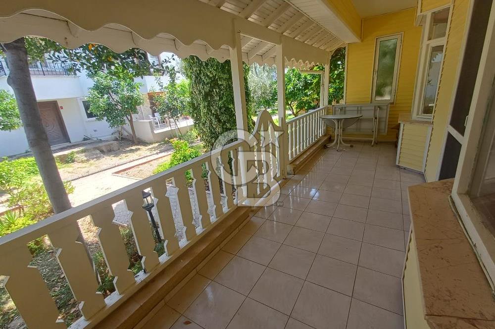 🏡 Balıkesir Edremit Narlı’da Havuzlu Sitede Geniş Tripleks Villa