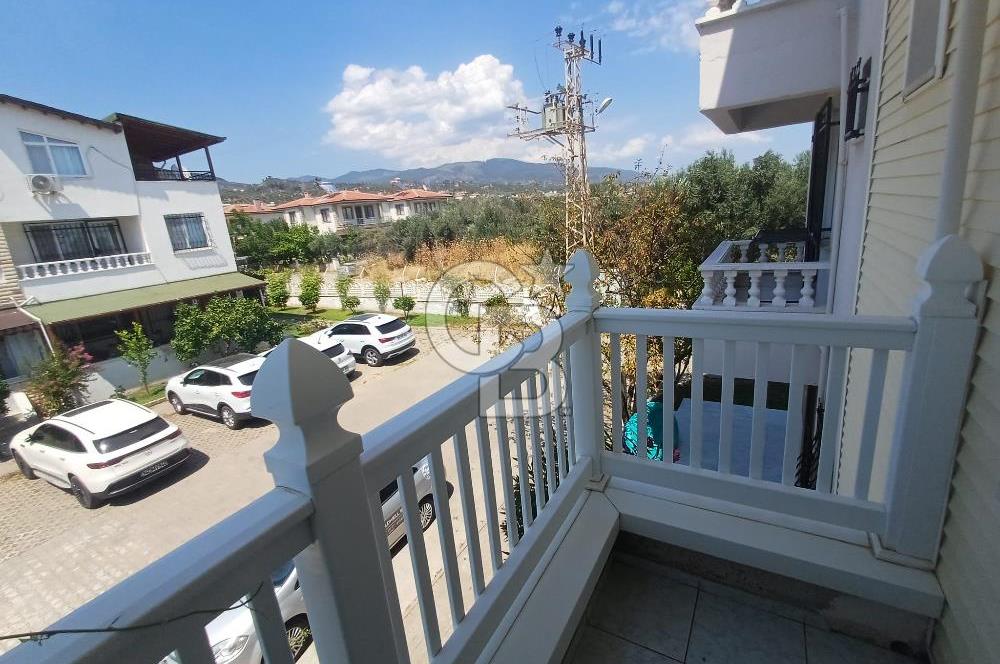 🏡 Balıkesir Edremit Narlı’da Havuzlu Sitede Geniş Tripleks Villa