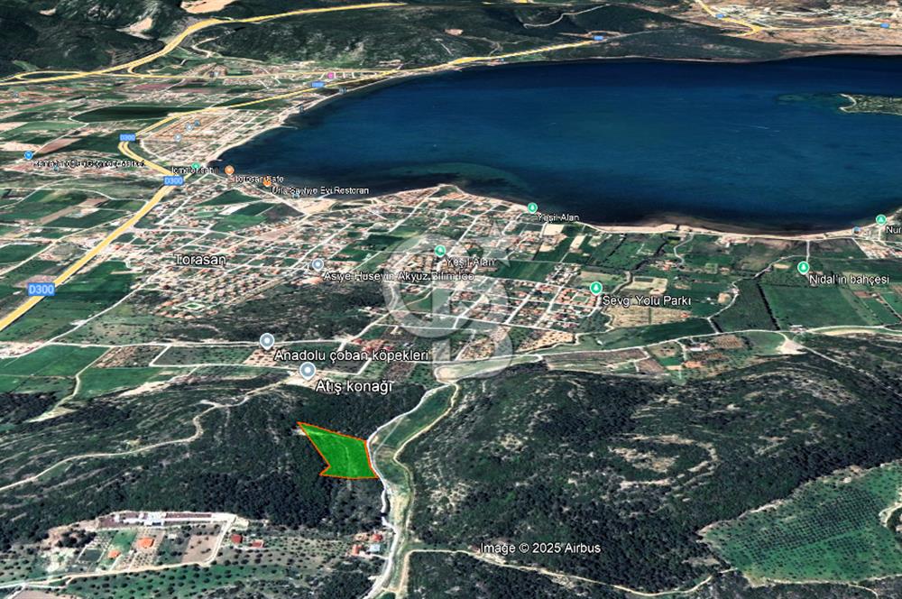Urla Torasan’da Deniz Manzaralı 9242 m² Arazi
