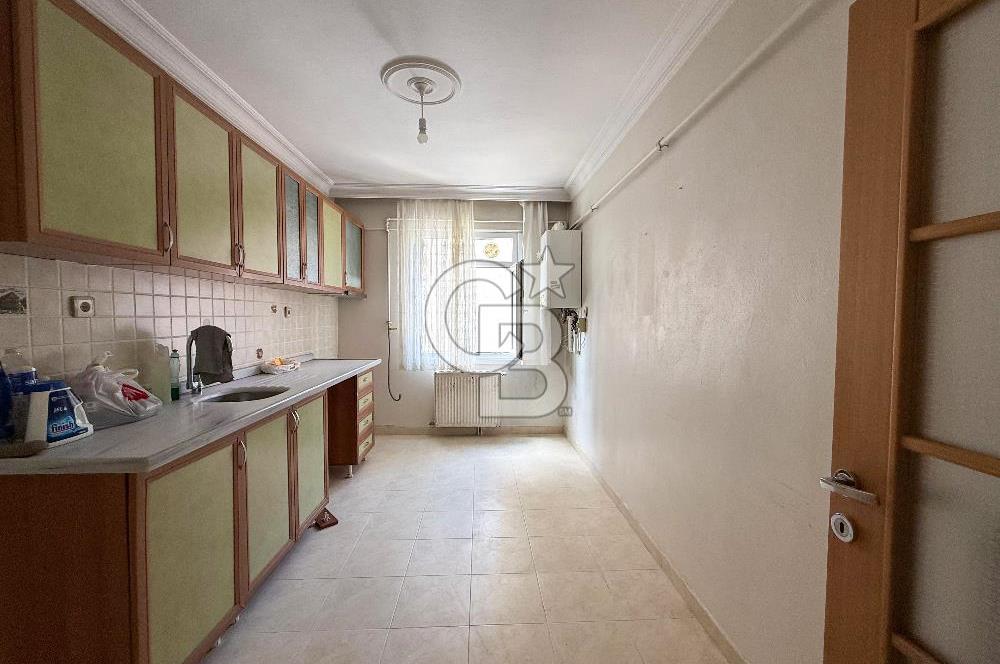 Maltepe Bağlarbaşı Mahallesinde Merkezi Konumda Geniş 3+1