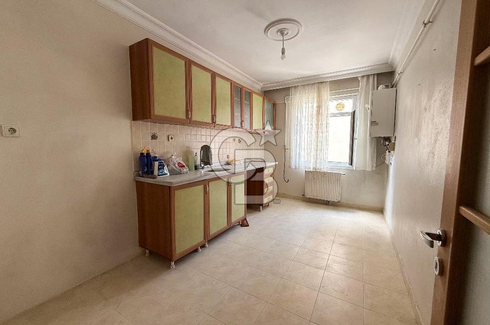 Maltepe Bağlarbaşı Mahallesinde Merkezi Konumda Geniş 3+1