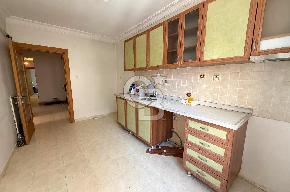 Maltepe Bağlarbaşı Mahallesinde Merkezi Konumda Geniş 3+1