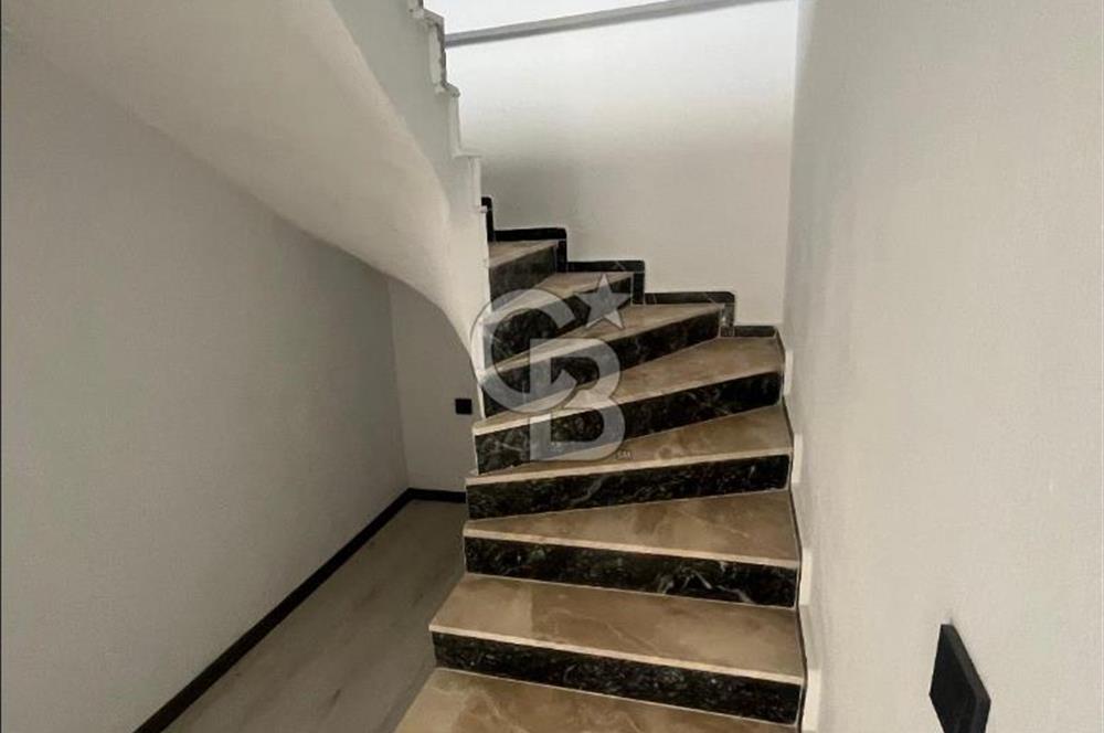 İzmir Foçada Bağarası Sitede 3+1 Bahçe Dubleks 