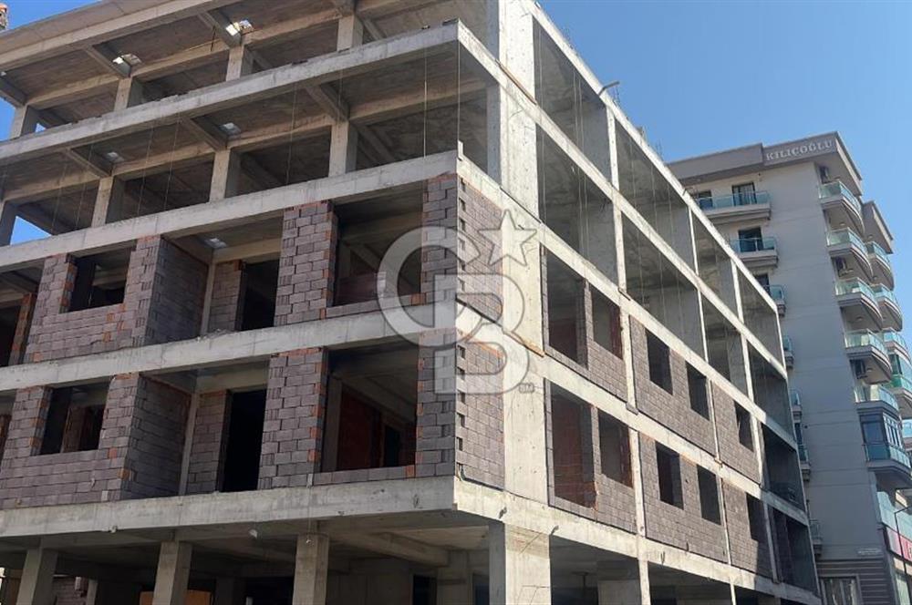 İzmir Karşıyaka 'da Cadde üzeri Satılık 2+1 Lüks Daire