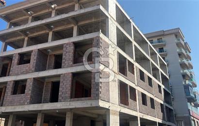 İzmir Karşıyaka 'da Cadde üzeri Satılık 2+1 Lüks Daire