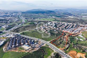 Tepeören'de 16.633 m2 Anayol Üzerinde 0,35 Emsal Arsa