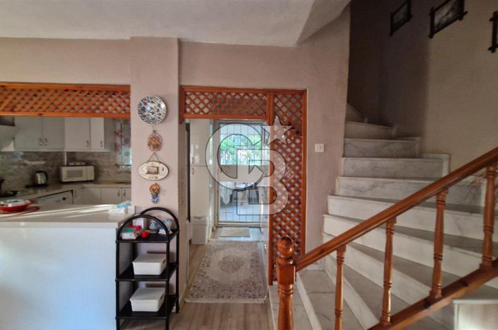 Dikili sahiller altında denize yakın villa