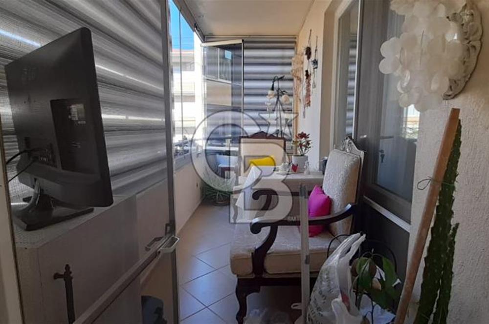 Ayvalık Armutçuk'ta Merkezi Konumda Bakımlı 3+1 Ara Kat Daire