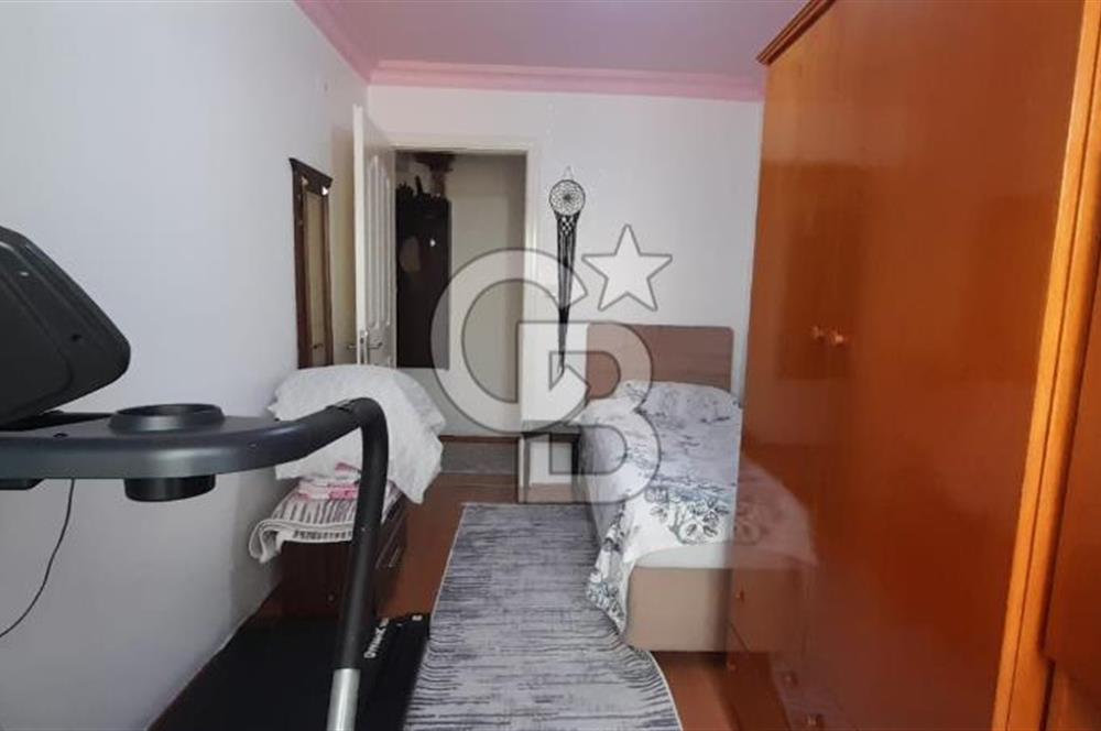 Ayvalık Armutçuk'ta Merkezi Konumda Bakımlı 3+1 Ara Kat Daire