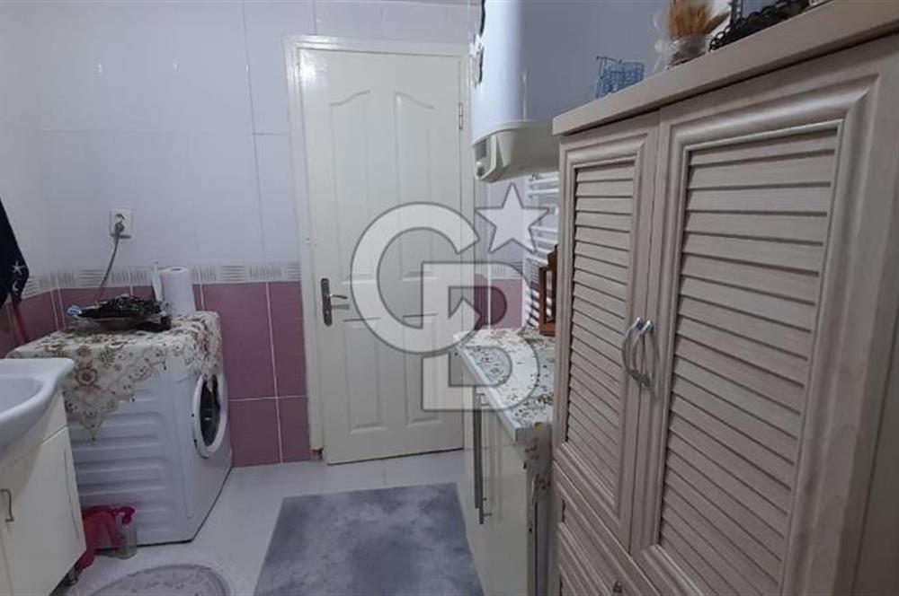 Ayvalık Armutçuk'ta Merkezi Konumda Bakımlı 3+1 Ara Kat Daire