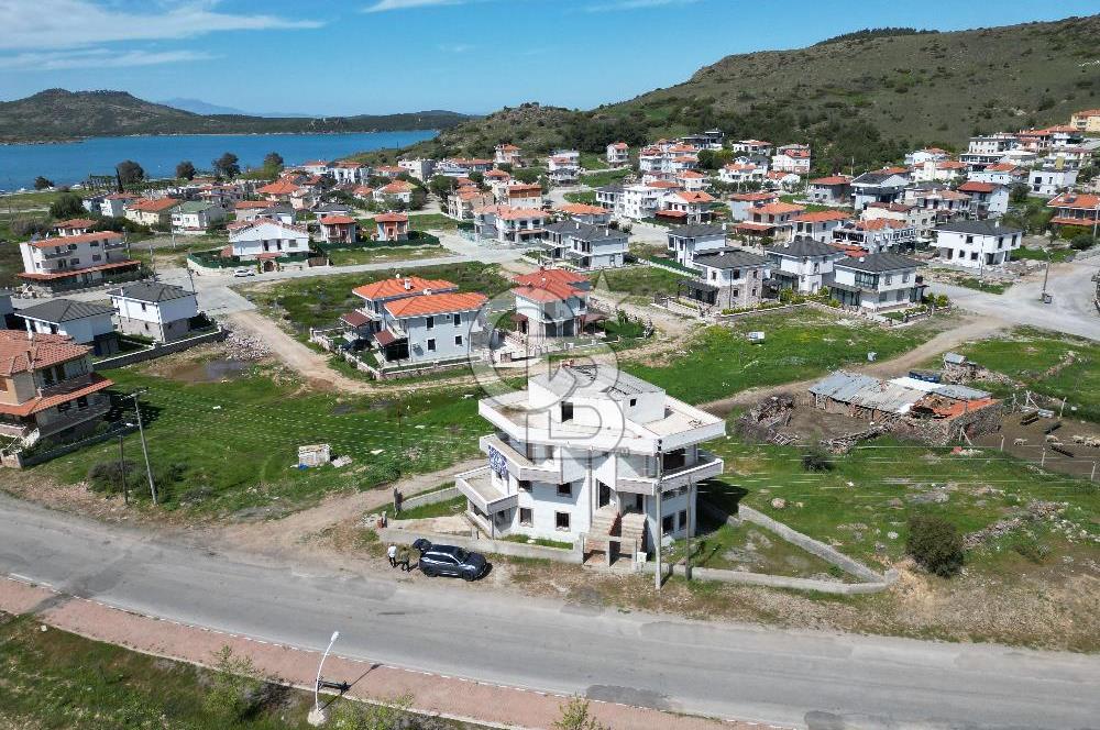 Ayvalık Küçükköy'de Satılık Müstakil İkiz Villa 
