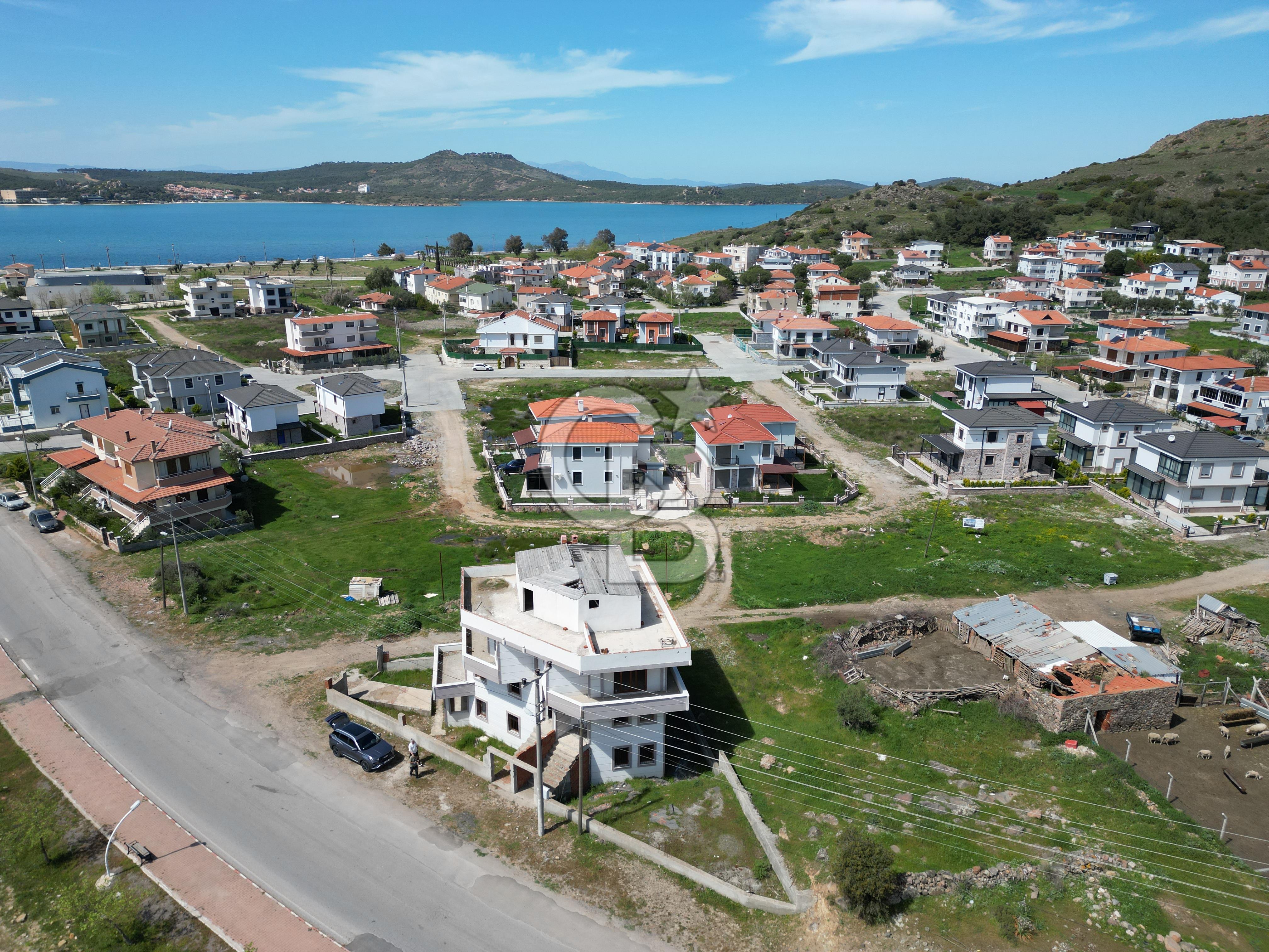Ayvalık Küçükköy'de Satılık Müstakil İkiz Villa 