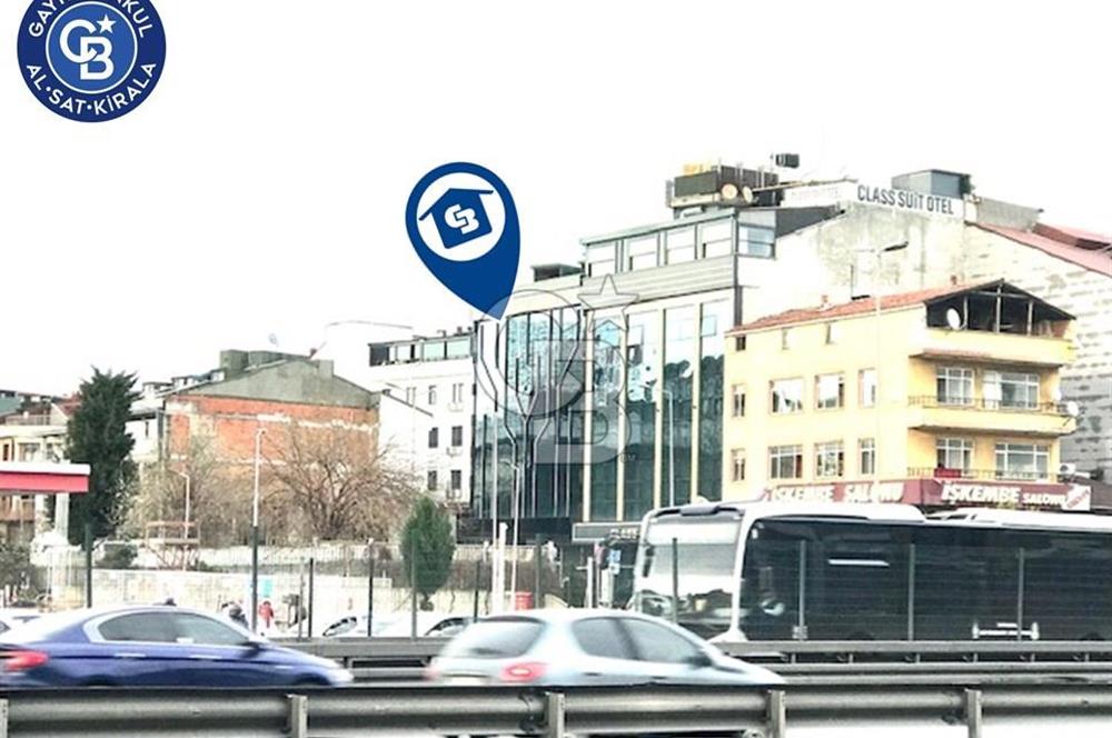 K. Çekmece Cennet Metrobüs Durağı yanı Plaza Katı