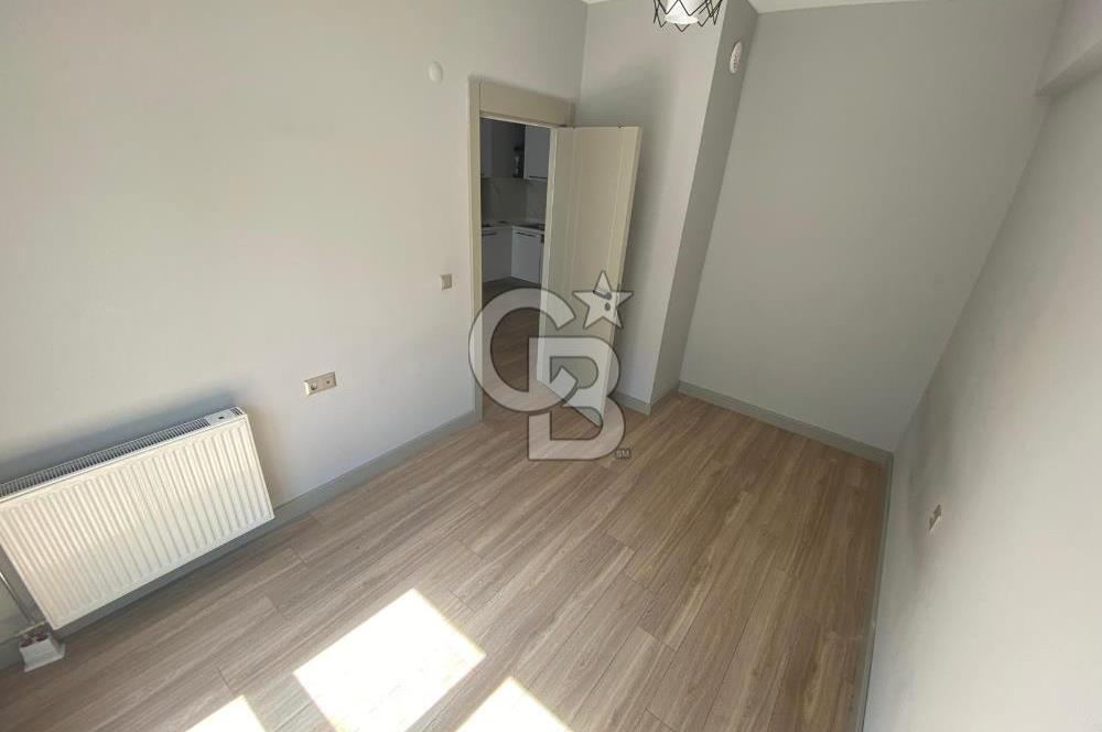 Bornova'da yatırıma uygun site içerisinde satılık 1+1 daire