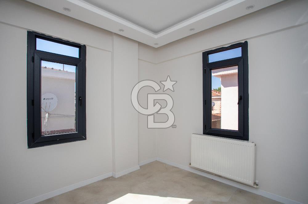 Yenifoça Merkezi Konumda Satılık 3+1 Tripleks