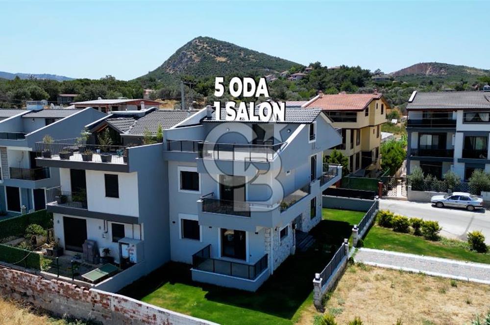 Zeytinalanında 5+1 Satılık Tam Müstakil Villa