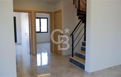 Zeytinalanında 5+1 Satılık Tam Müstakil Villa