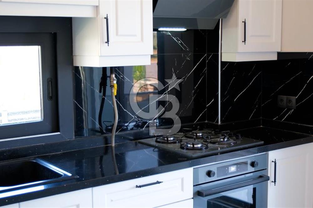 Zeytinalanında 5+1 Satılık Tam Müstakil Villa