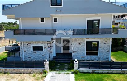 Zeytinalanında 5+1 Satılık Tam Müstakil Villa