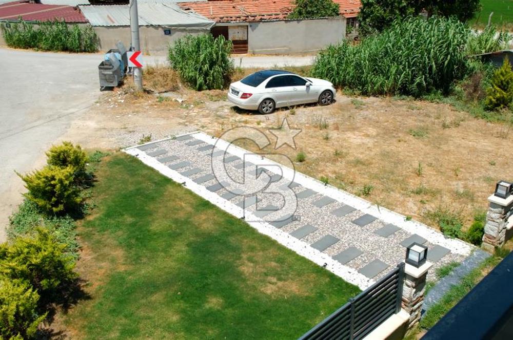 Zeytinalanında 5+1 Satılık Tam Müstakil Villa