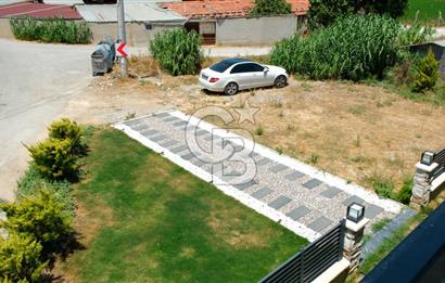 Zeytinalanında 5+1 Satılık Tam Müstakil Villa