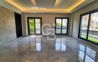 Zeytinalanında 5+1 Satılık Tam Müstakil Villa