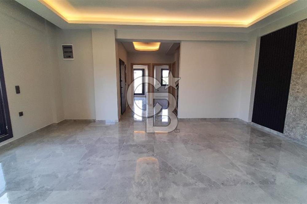 Zeytinalanında 5+1 Satılık Tam Müstakil Villa