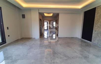 Zeytinalanında 5+1 Satılık Tam Müstakil Villa