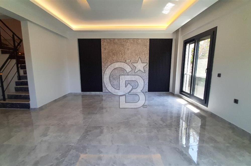 Zeytinalanında 5+1 Satılık Tam Müstakil Villa
