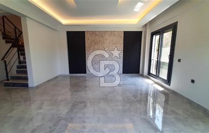 Zeytinalanında 5+1 Satılık Tam Müstakil Villa