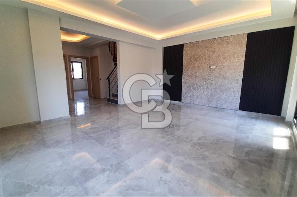 Zeytinalanında 5+1 Satılık Tam Müstakil Villa